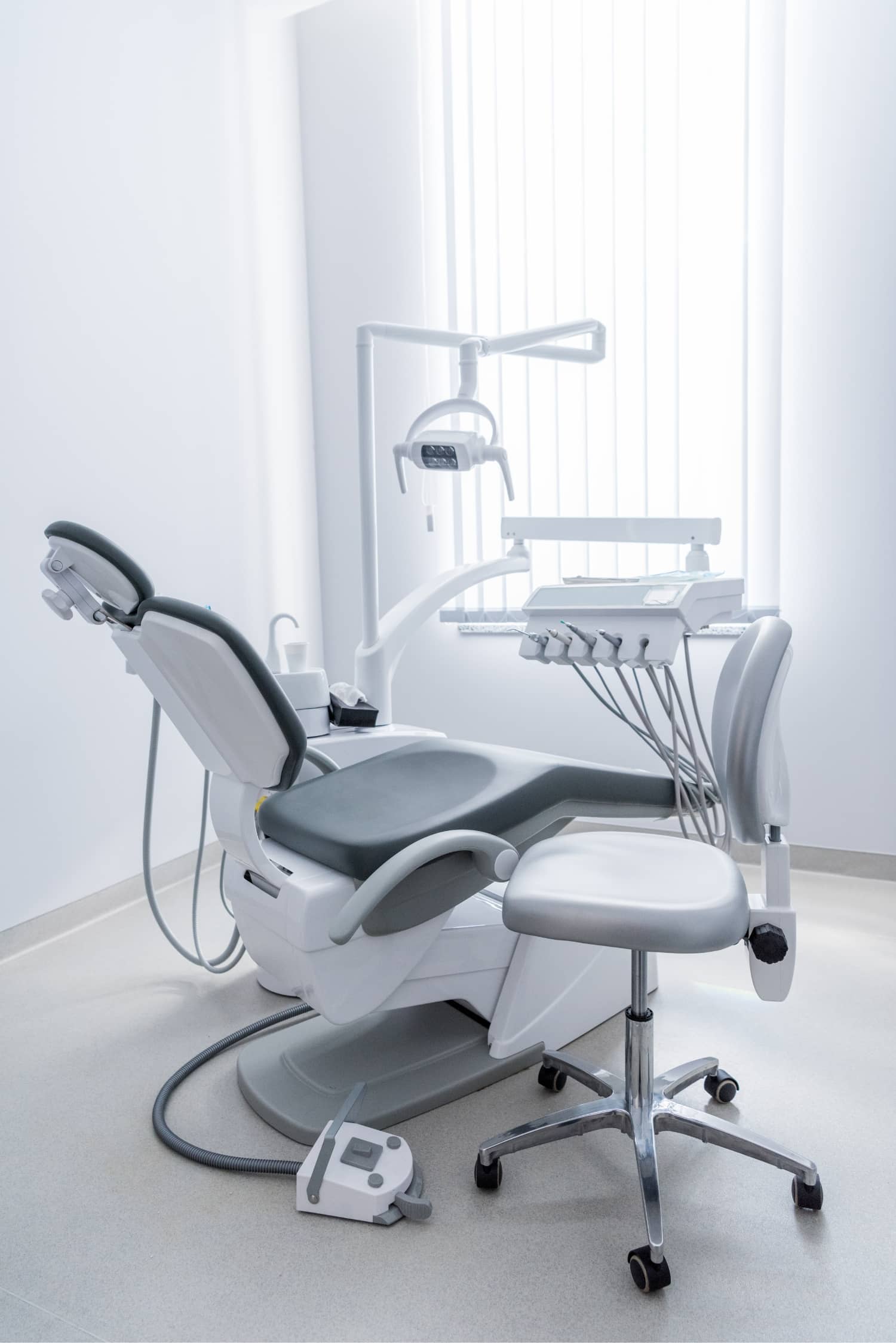 Zufriedene Patientin nach Zahnersatz-Behandlung bei Top Teeth - bis zu 70% günstiger